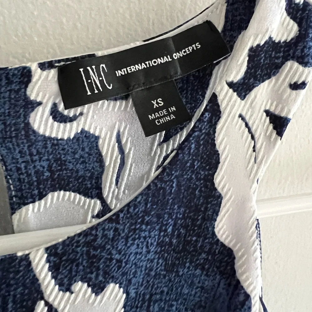 International concepts, extra, small, cold shoulder blouse - Picture 2 of 2